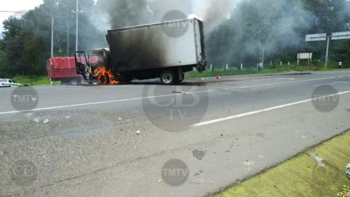 Inicia la quema de camiones a manos de comuneros de Capacuaro