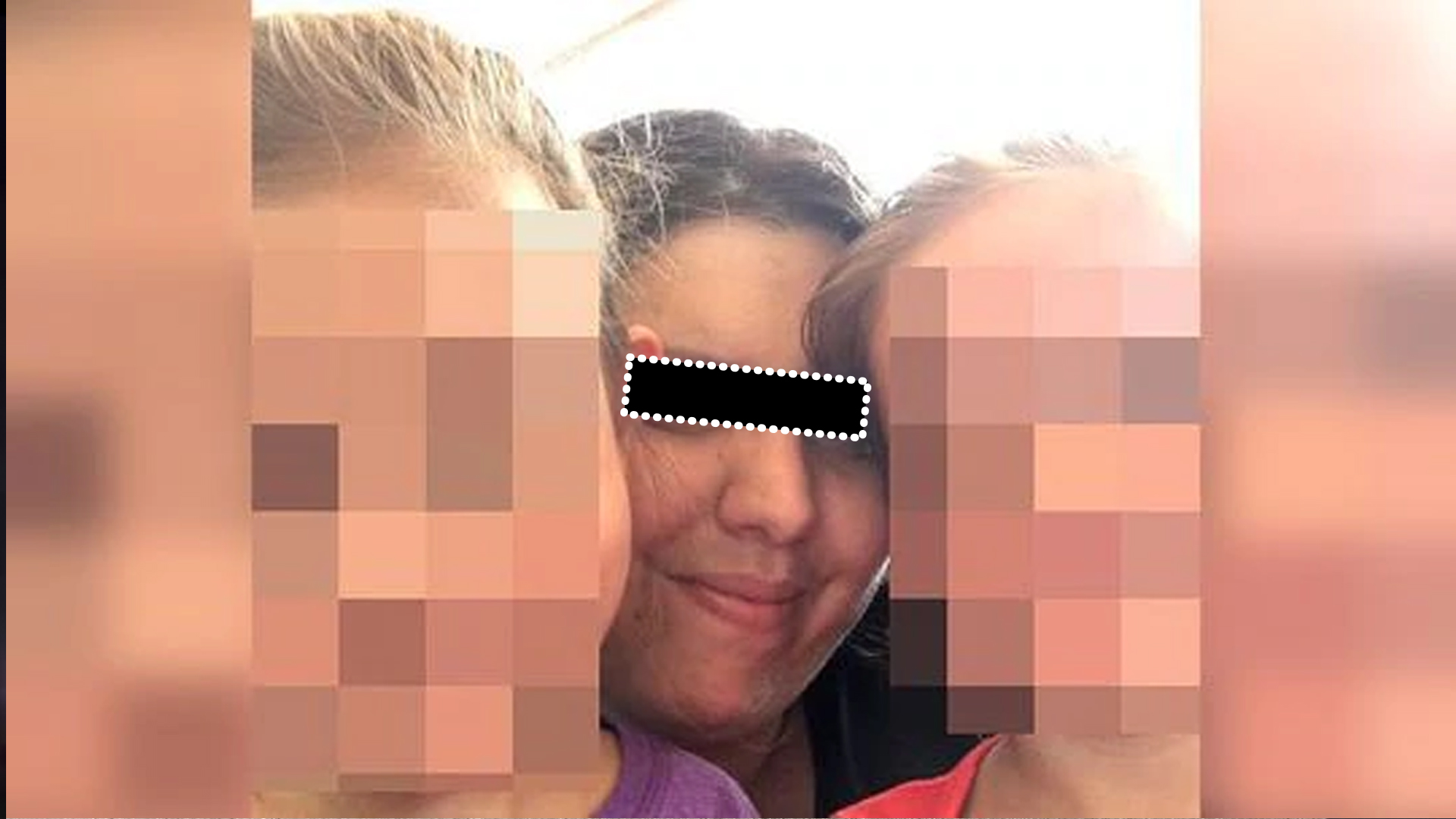 Mujer obligaba a sus hijas a tener relaciones sexuales entre ellas para su novio Mujer obligaba a sus hijas a tener relaciones sexuales entre ellas para su novio