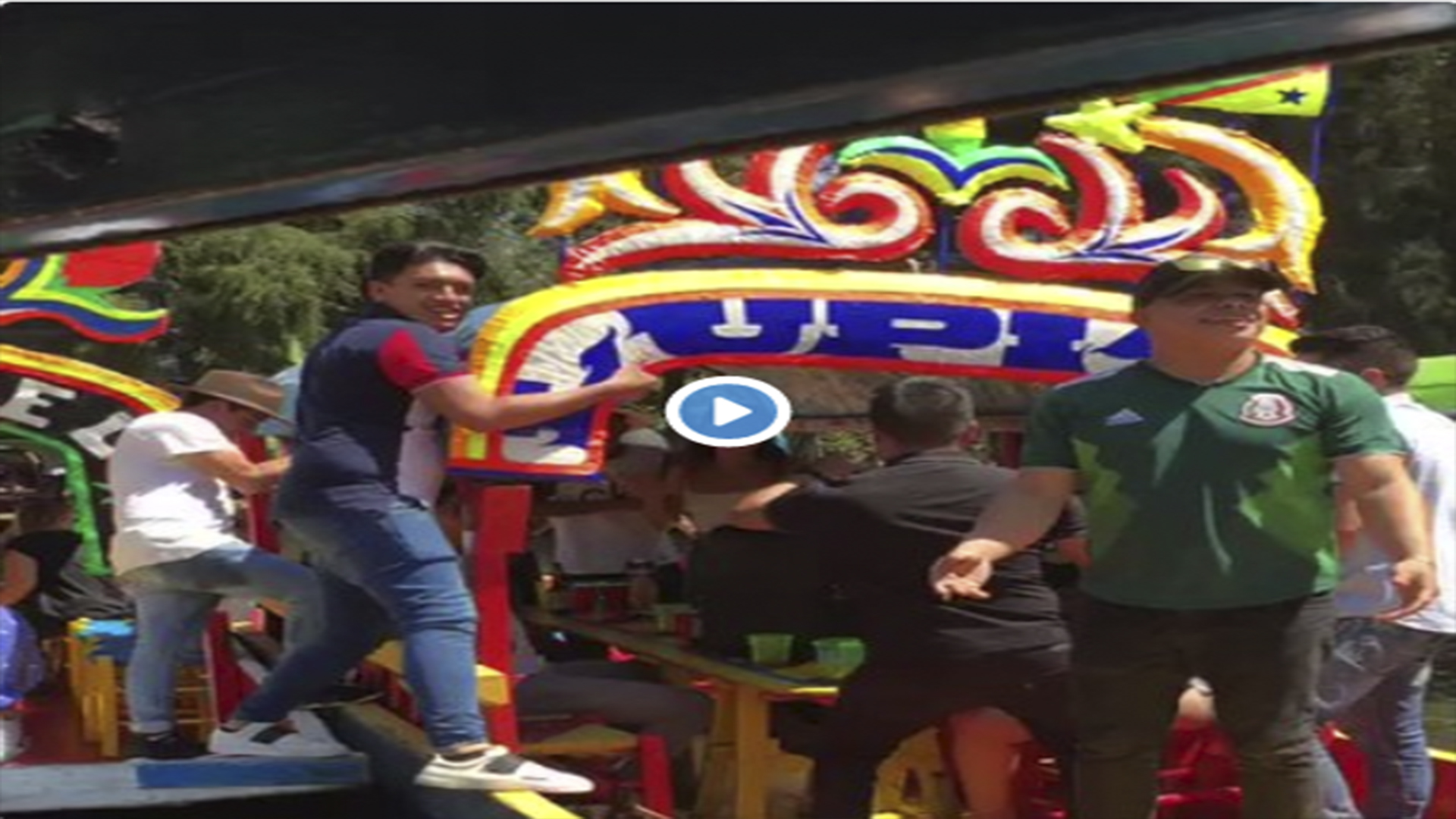 Video: Joven que festejaba su cumpleaños muere ahogado en Xochimilco Video: Joven que festejaba su cumpleaños muere ahogado en Xochimilco