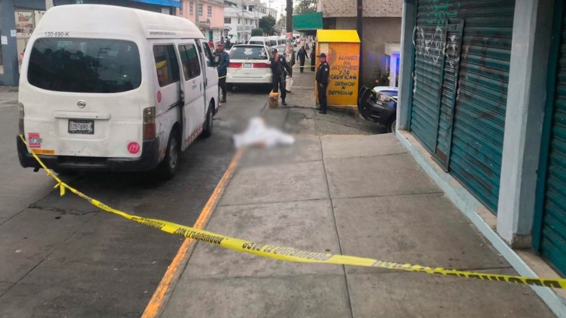 Sujetos asesinan a joven que trató de escapar durante asalto a una combi Sujetos asesinan a joven que trató de escapar durante asalto a una combi