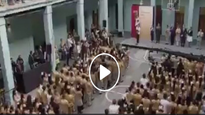 Video: Becas de excelencia académica promueven desigualdad; habrá becas universales