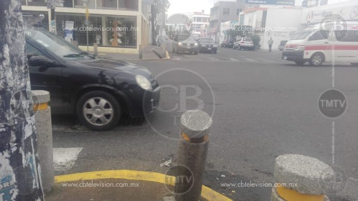 Postes de contención dañados en la avenida Ventura Puente
