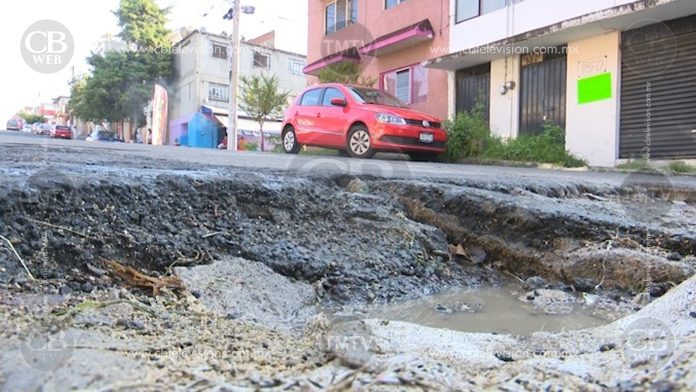 Calles de Lacas de Uruapan en completo descuido, vecinos exigen solución
