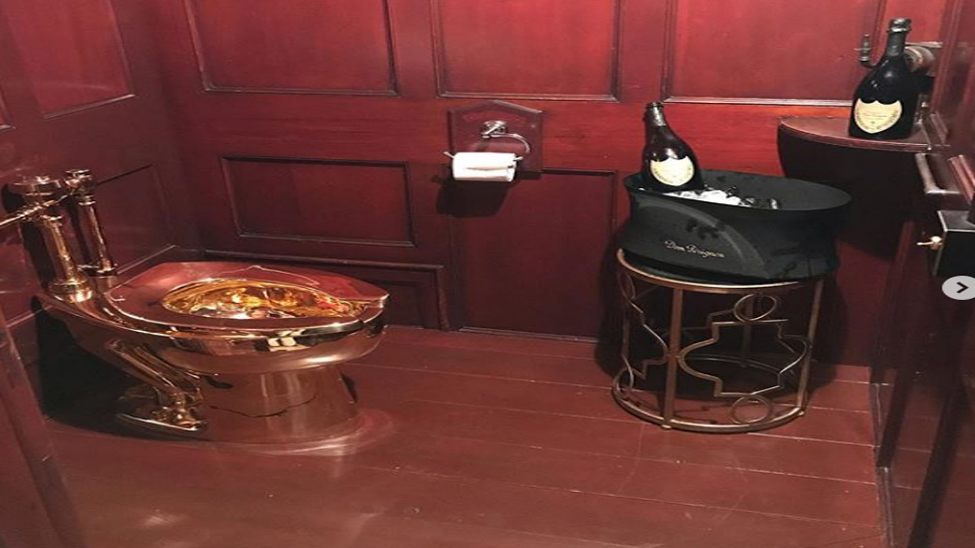 Roban extravagante inodoro de oro macizo Roban extravagante inodoro de oro macizo