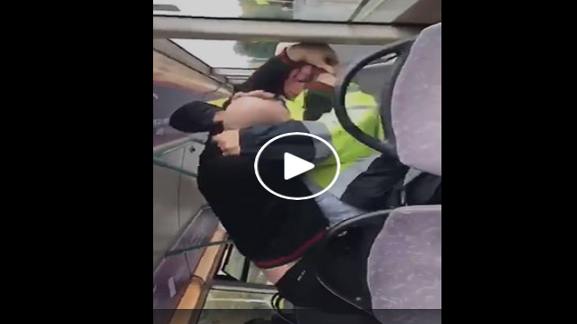 Video: Chofer de autobús se agarra a golpes con pasajero por el volumen de la música Video: Chofer de autobús se agarra a golpes con pasajero por el volumen de la música