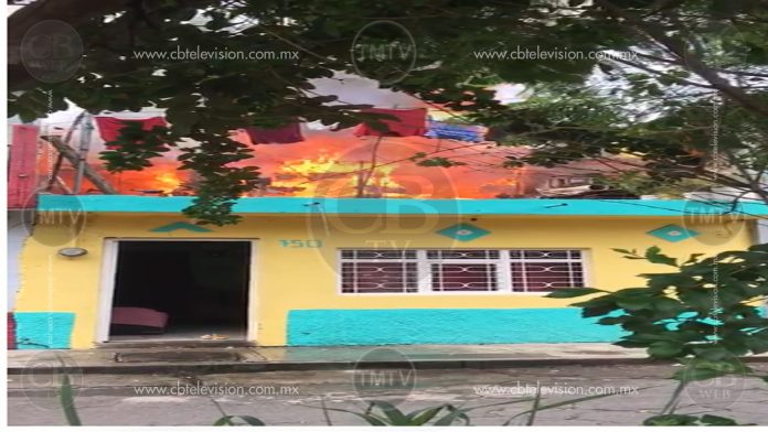 Incendio en azotea de vivienda moviliza a bomberos de Zamora