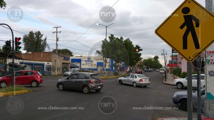 Semáforos causan caos vial sobre Calzada la Huerta