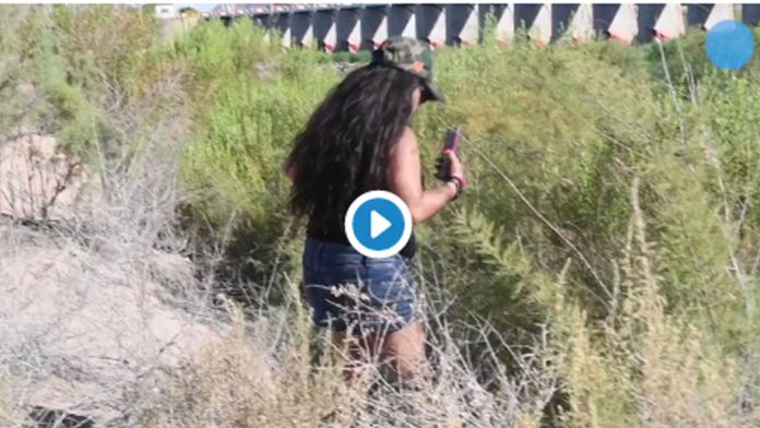 Video: Mexicana nacionalizada estadounidense corre a migrantes de EU; “¡Ámonos, este no es su país!”