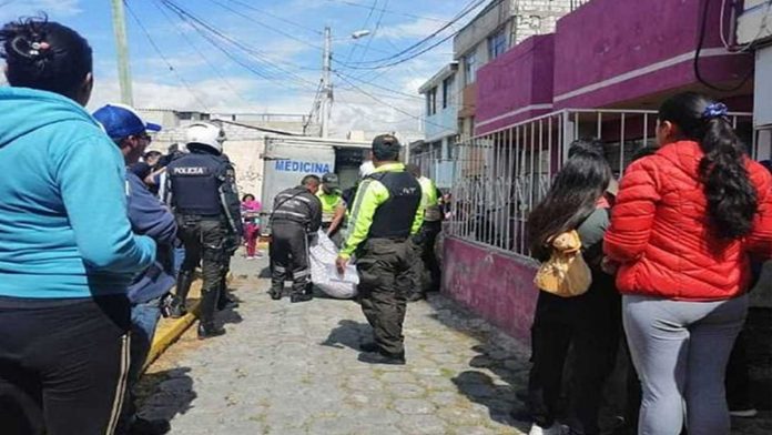 Pareja cae de un tercer piso mientras tenían relaciones sexuales