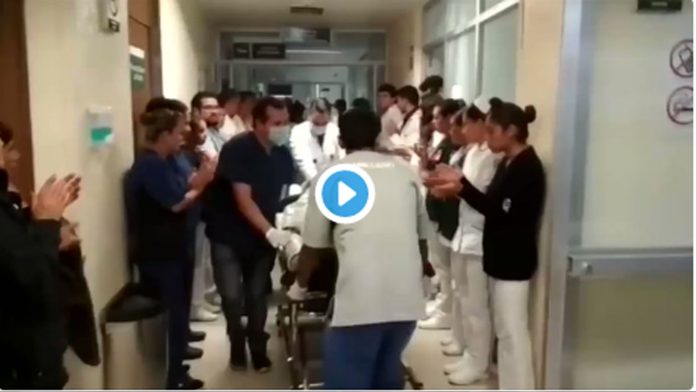 Video: Con aplausos despiden a donador que salvará a 80 personas