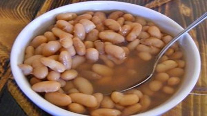 Mujer mezcla frijoles con metanfetamina y se los da a sus compañeros de trabajo