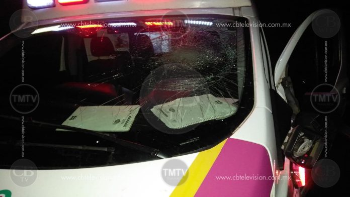 Choca ambulancia en la autopista Siglo XXI