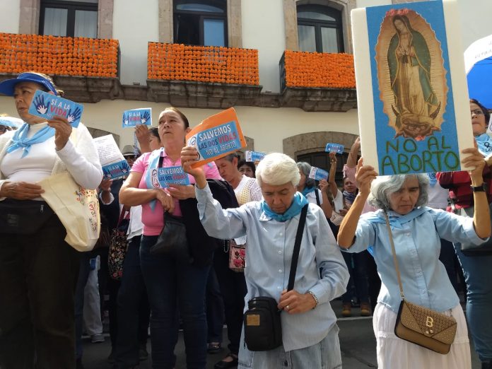Asociaciones en pro de la vida se manifiestan en el Congreso