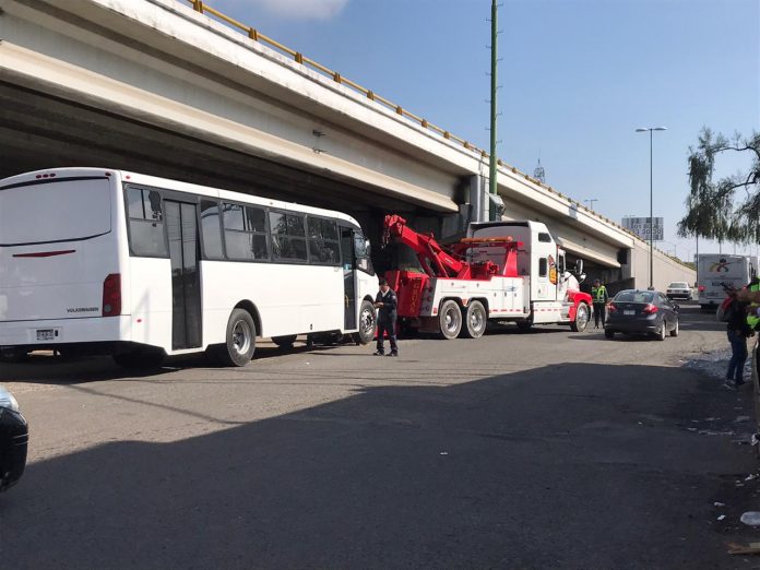 VIDEOS: Manifestación de transportistas genera caos vial en salida a Charo
