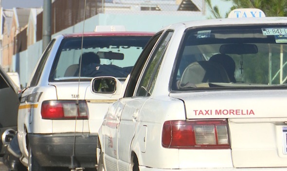 El temor de ser asaltados continua en los taxistas de Morelia El temor de ser asaltados continua en los taxistas de Morelia