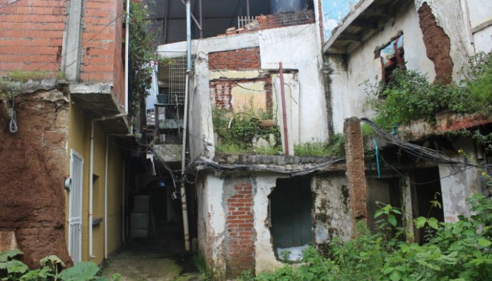 Siete familias en peligro por propiedad en ruinas