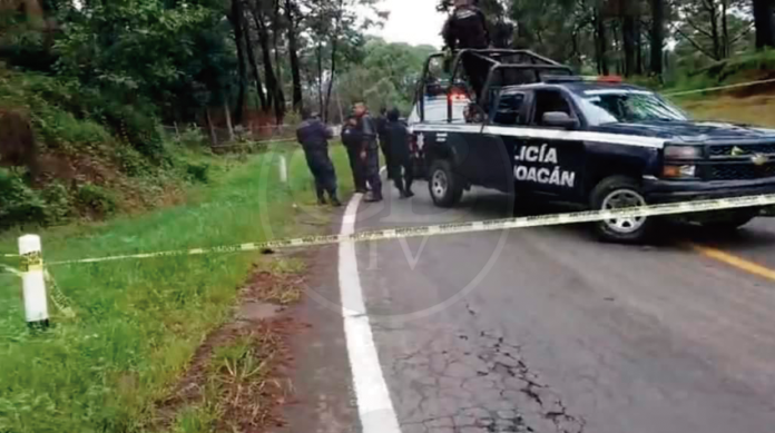 Dejan un maniatado en la carretera a Lombardía