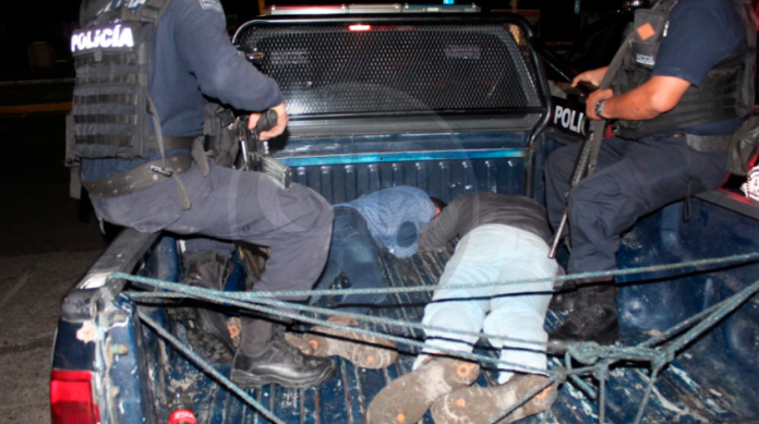 Dos arrestados tras persecución por ignorar alcoholímetro