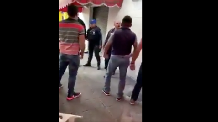 VIDEO: Sujetos ebrios golpean a policías en las calles de la CDMX para no ser detenidos