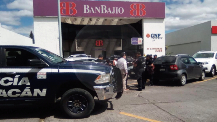 Le roban 50 mil pesos a cuentahabiente y se llevan su coche en Camelinas