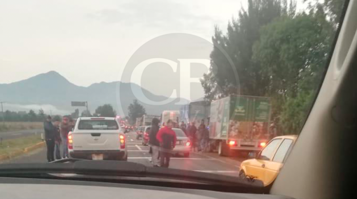 SEE no les quieren dar para su mega fiesta y normalistas salen a secuestrar camiones