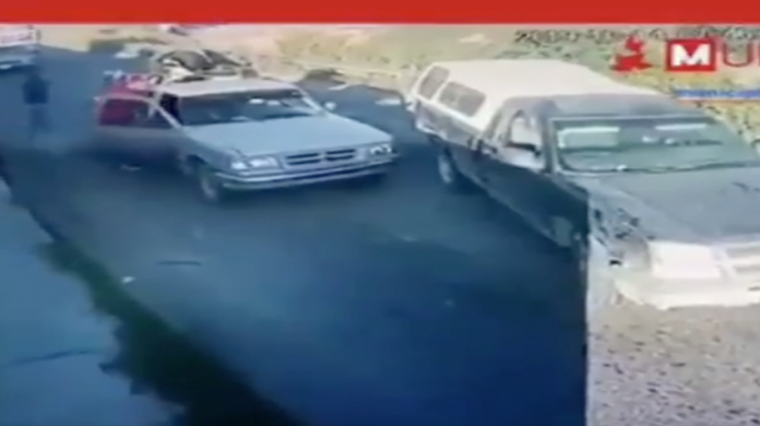 VIDEO: En México, captan momento en que secuestran a una familia en plena vía pública