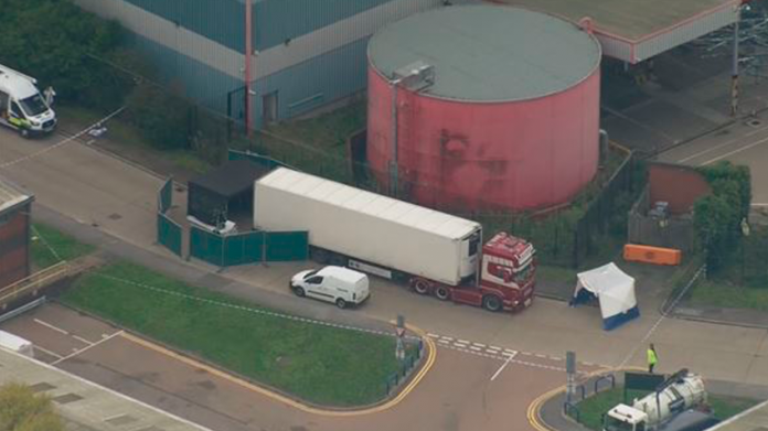 Encuentran en Inglaterra 39 cadáveres en contenedor de camión