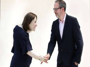 ¿Eres godínez? Así podrías verte en 20 años