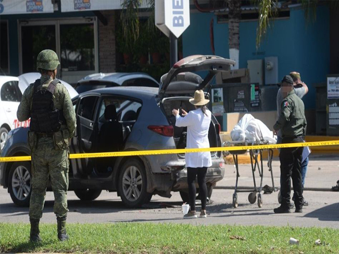 Video: Madre identifica el cuerpo de su hijo en plena balacera en Culiacán Video: Madre identifica el cuerpo de su hijo en plena balacera en Culiacán