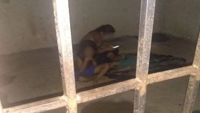 Encarcelan a mujer inocente junto a sus dos hijos en Oaxaca