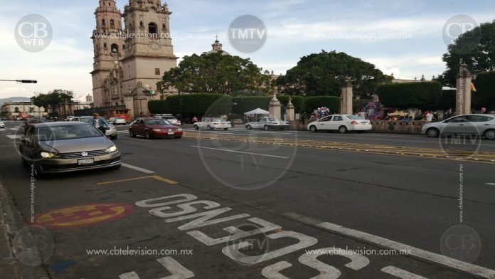Taxistas cazan conductores de Uber; morelianos opinan