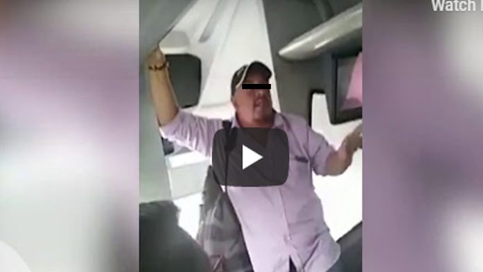 México: Hombre abusa de joven mientras dormía en un autobús; pasajeros lo reprenden
