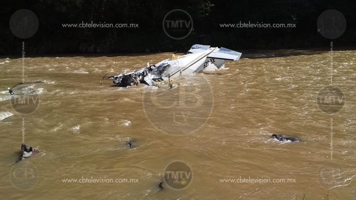 Se desploma avioneta en Villa Madero; hay cinco muertos