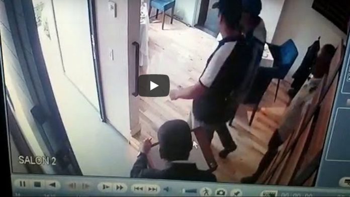 Video: Hombre enfrenta a ladrones durante asalto
