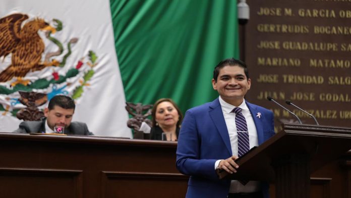 Impulsa Arturo Hernández responsabilidad ambiental en los productores de aguacate