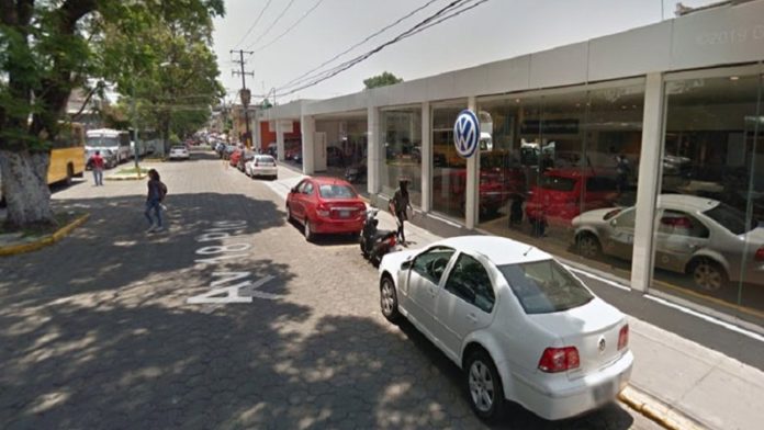 Ladrones drogan con tacos a vigilantes de Volkswagen y roban 50 mil pesos