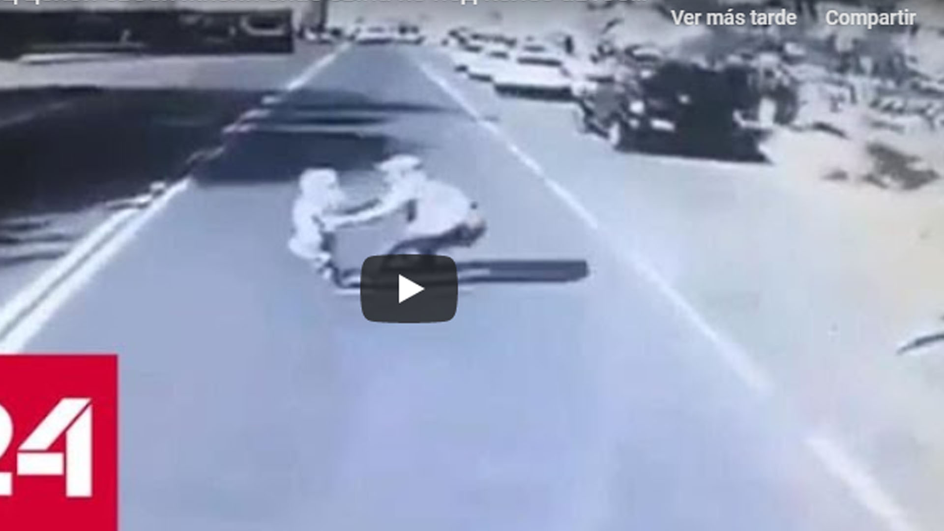 Video: Hombre muere para salvar a su hijo de ser atropellado Video: Hombre muere para salvar a su hijo de ser atropellado