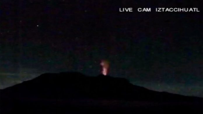 Captan explosión en volcán Iztaccíhuatl; autoridades aseguran que fue una ilusión óptica