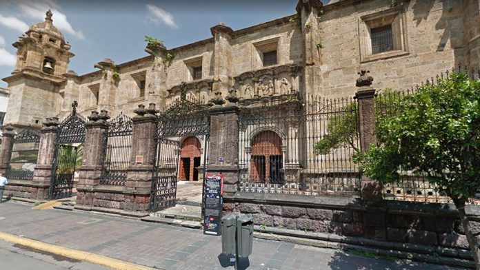 México: Asaltan a fieles en plena misa