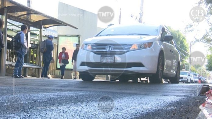 Automovilistas señalan como “alto y peligroso” el tope colocado en Av. Camelinas