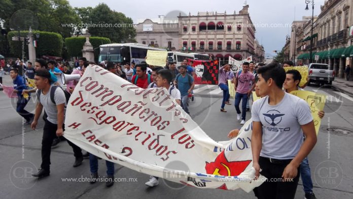 Al grito de “el dos de Octubre no se olvida”, se llevó a cabo marcha estudiantil