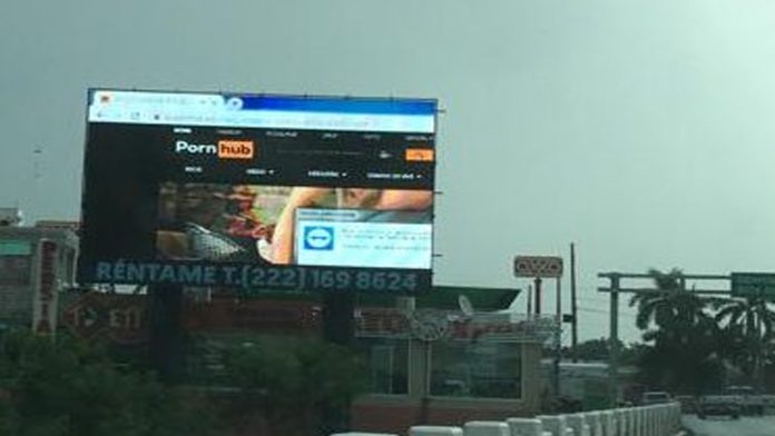 México: Hackean espectacular y transmiten película porno