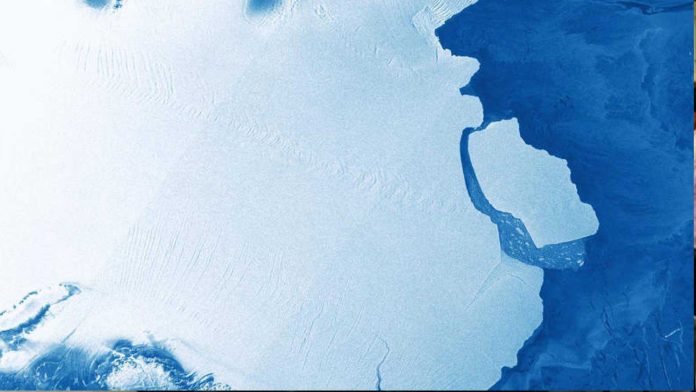 Gran iceberg se desprende en la Antártida