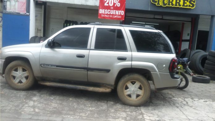 PM Uruapan recupera camioneta y asegura a dos masculinos