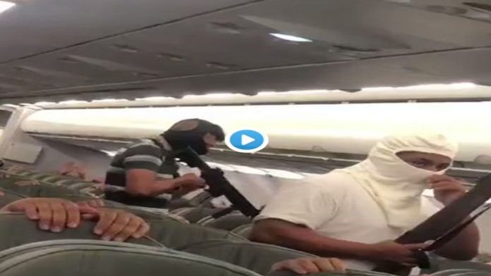 Video: Graban presunto secuestro en vuelo de Interjet