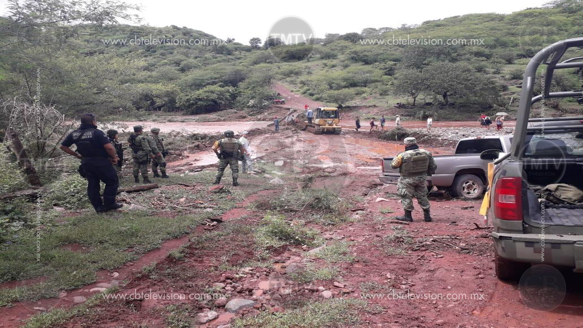 Lluvias azotan Turicato, se desborda río y se desploma puente Lluvias azotan Turicato, se desborda río y se desploma puente