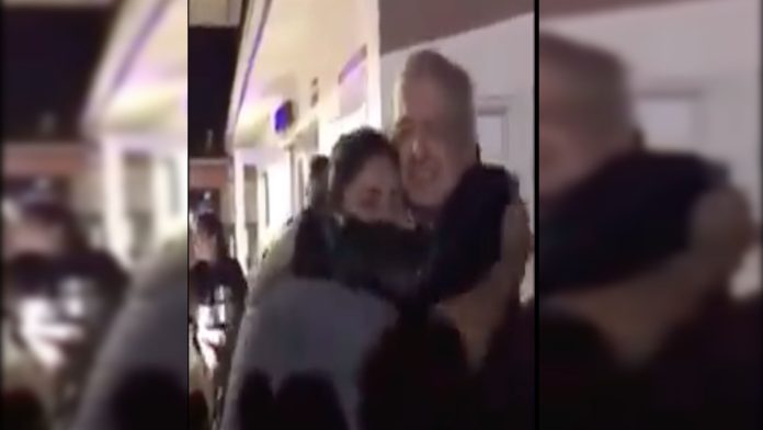 Video: “La vas a armar chin***.  Peña Nieto te la p***”; le dice mujer a AMLO  y se vuelve viral