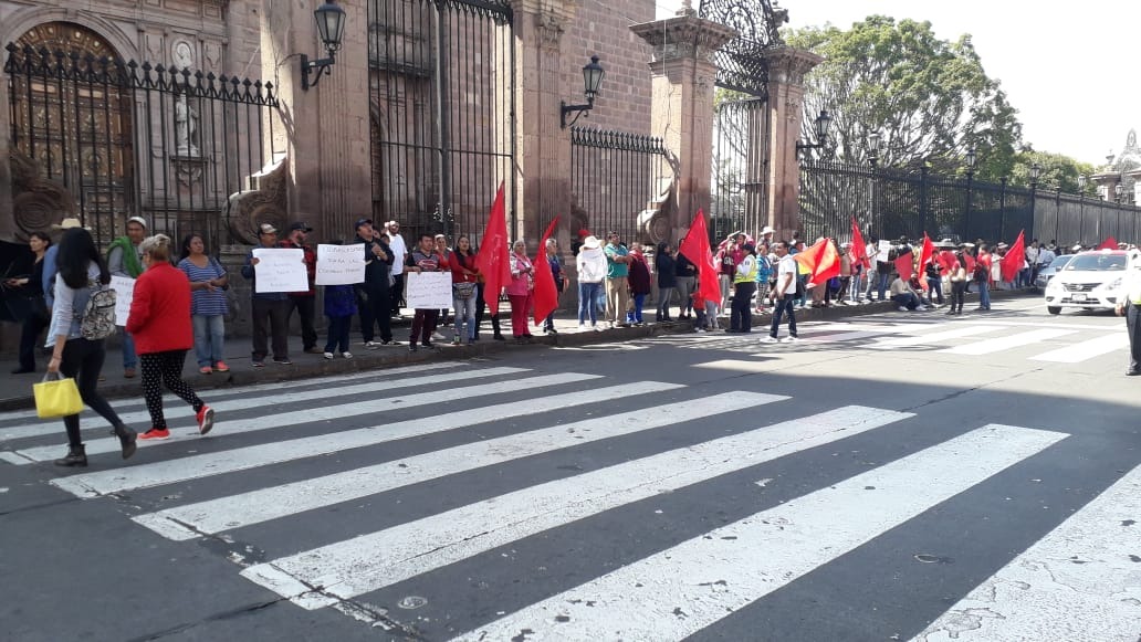 Se manifiesta Movimiento Antorchista frente a Palacio de Gobierno Se manifiesta Movimiento Antorchista frente a Palacio de Gobierno