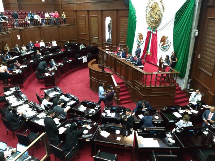 Congreso de Michoacán aprueban propuesta para erradicar cuotas en escuelas públicas