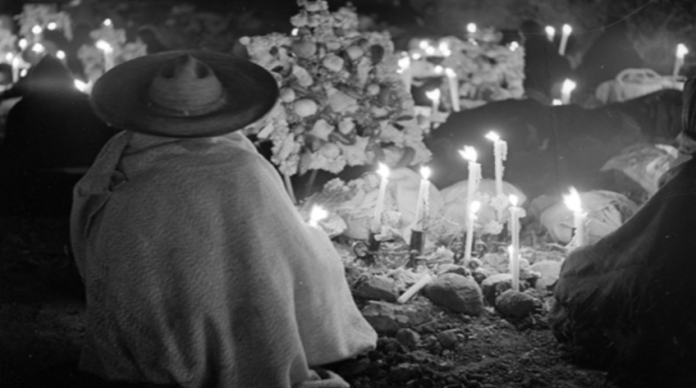 Día de muertos; del Miccailhuitontli a la fiesta de Todos los Santos 